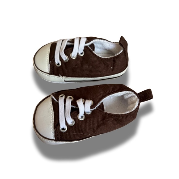 Old Navy baby sneakers - Picture 1 of 3